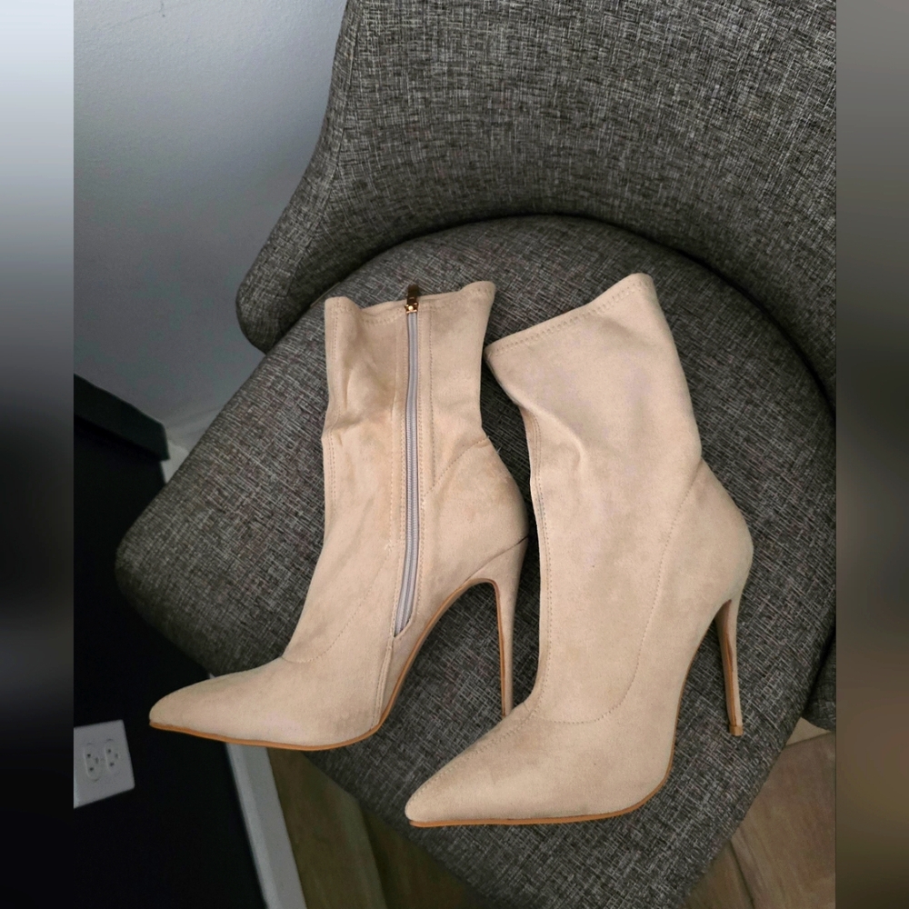 Cream Stiletto Heeled Boots with Side Zipper